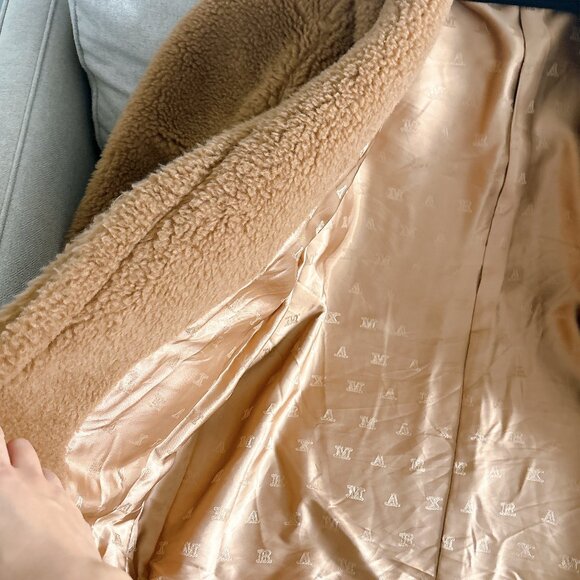 90% NEW MAX MARA TEDDY MID LENGTH CLASSIC JACKET, SIZE 42 medium - Picture 15 of 17